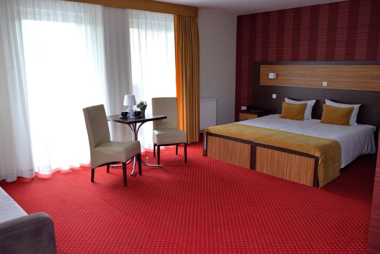 ברז'סקו Quest Hotel - Dawniej Hotel Planeta מראה חיצוני תמונה